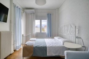 Island-style studio apartment in historic Athens, Athen